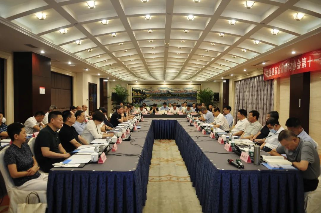 春風(fēng)實業(yè)集團董事(shì)局主席曹寶華出席中國(guó)建築金(jīn)屬結構協會(huì)第十一(yī)屆理(lǐ)事(shì)會(huì)七次常務理(lǐ)事(shì)會(huì)